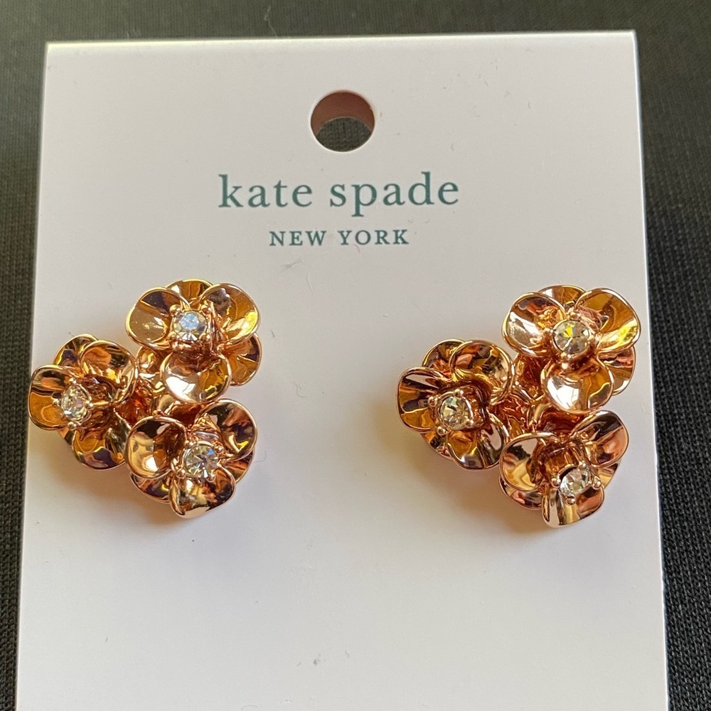 KATE SPADE floral pierced NWT GOLD AND GEM floral DESIGNER EARRINGS.